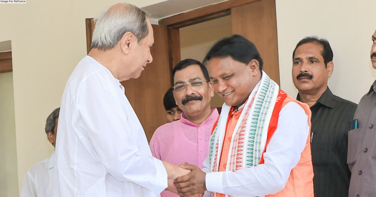 Odisha CM-designate Majhi meets Patnaik, invites him to swearing-in ceremony